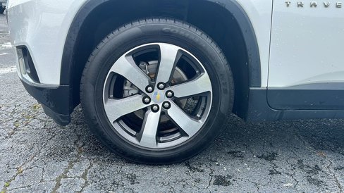 Used 2020 Chevrolet Traverse LT w/ LT Premium Package image 9