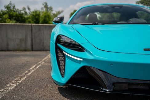 New 2025 McLaren Artura image 20