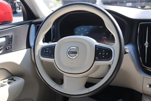 Used 2020 Volvo XC60 T5 Momentum image 14