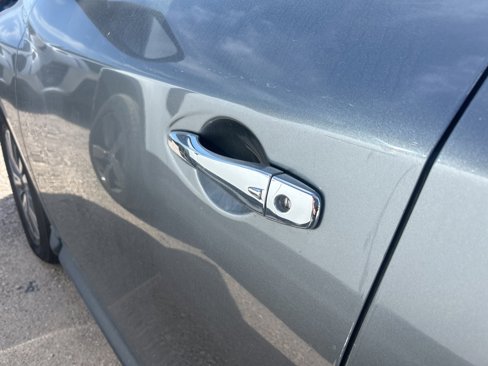 Used 2020 Nissan Pathfinder SV image 21