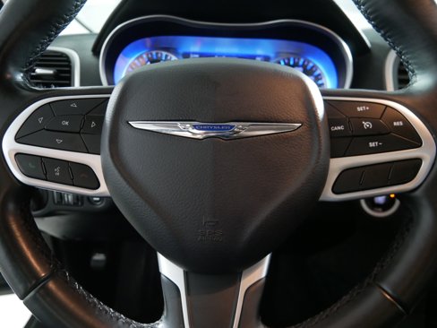 Used 2018 Chrysler 300 Touring image 25