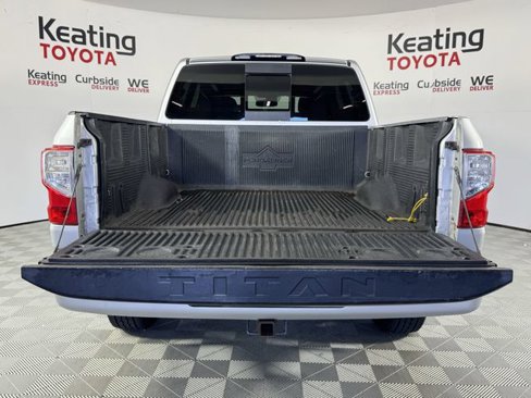Used 2017 Nissan Titan SV image 23