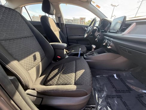 Used 2022 Kia Rio S image 9