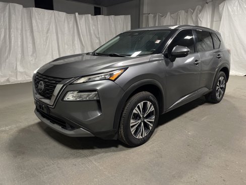 Used 2021 Nissan Rogue SV image 3