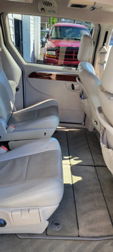 Used 2006 Chrysler Town & Country Limited image 8