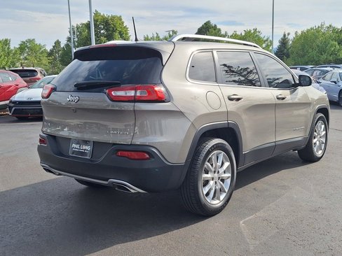 Used 2017 Jeep Cherokee Limited image 3