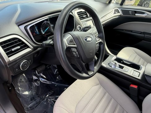 Used 2018 Ford Fusion S image 15