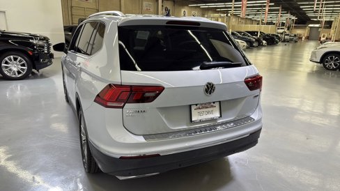 Used 2019 Volkswagen Tiguan SEL Premium w/ 3rd Row Seat Package image 6