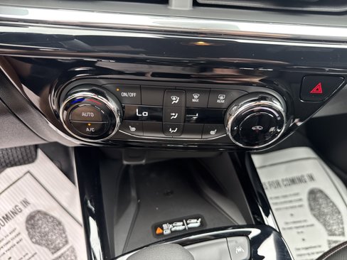 New 2025 Chevrolet Trax RS w/ Sunroof Package image 23