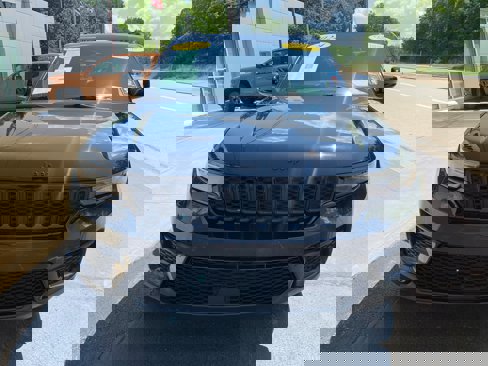 Certified 2024 Jeep Grand Cherokee Altitude image 3
