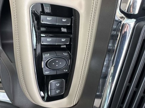 Used 2021 Lincoln Corsair FWD image 12