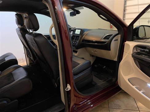 Used 2019 Dodge Grand Caravan SXT image 54