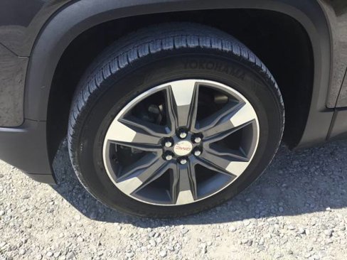 Used 2017 GMC Acadia SLT image 9