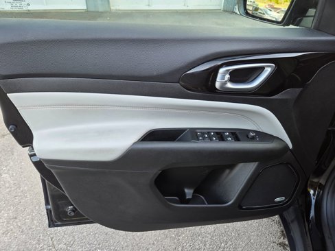 Used 2022 Jeep Compass Limited w/ Sun and Sound Group image 9