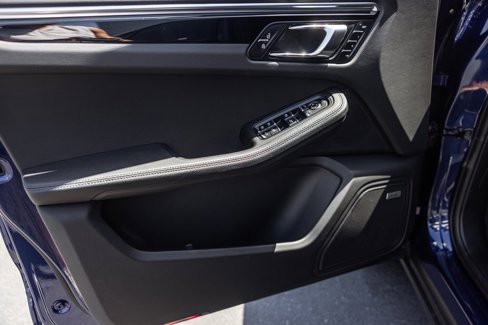 Certified 2025 Porsche Macan image 26