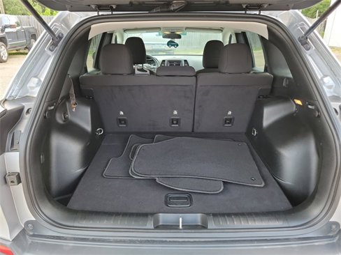 Used 2019 Jeep Cherokee Latitude w/ Popular Appearance Group image 23