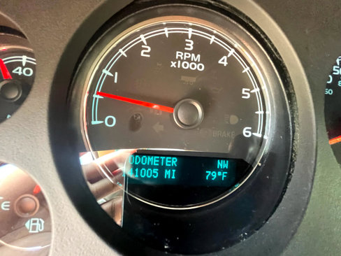 Used 2014 Chevrolet Suburban LT image 24