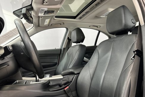 Used 2017 BMW 320i Sedan image 15