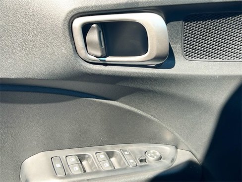 New 2025 Hyundai Venue SEL image 17