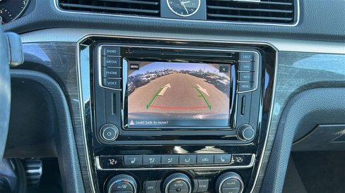 Used 2017 Volkswagen Passat 1.8T SEL Premium image 16