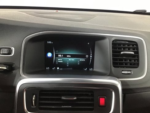 Used 2017 Volvo S60 T5 Inscription image 16