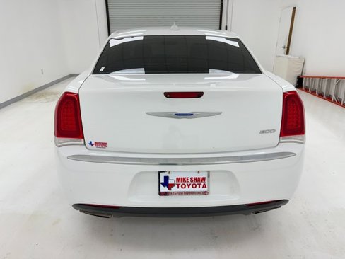 Used 2019 Chrysler 300 Limited image 39
