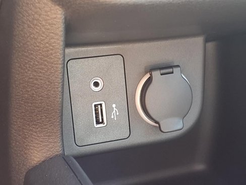 New 2025 Nissan Kicks Play S image 8