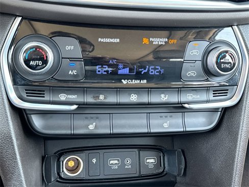 Used 2020 Hyundai Santa Fe SEL w/ Convenience + Premium Package image 18