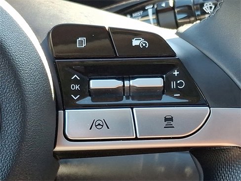Certified 2025 Hyundai Elantra SEL image 22