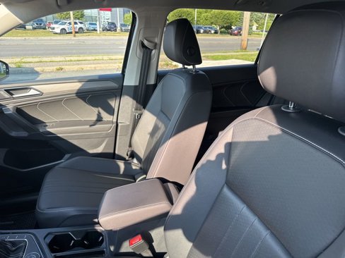 Used 2022 Volkswagen Tiguan SE image 24