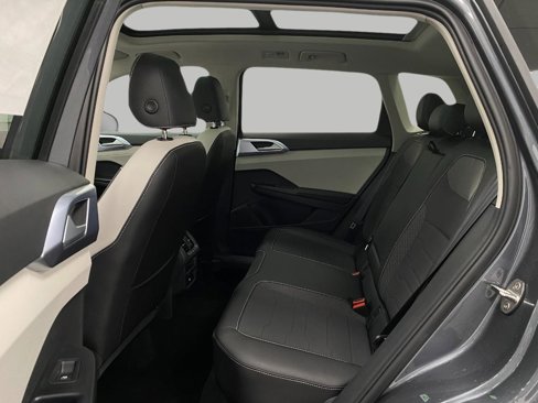 New 2025 Volkswagen Taos SE image 25