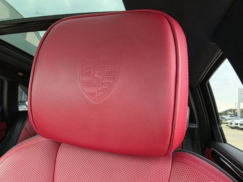 Used 2023 Porsche Macan Turbo image 26