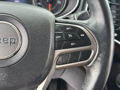 Used 2019 Jeep Cherokee Limited image 25