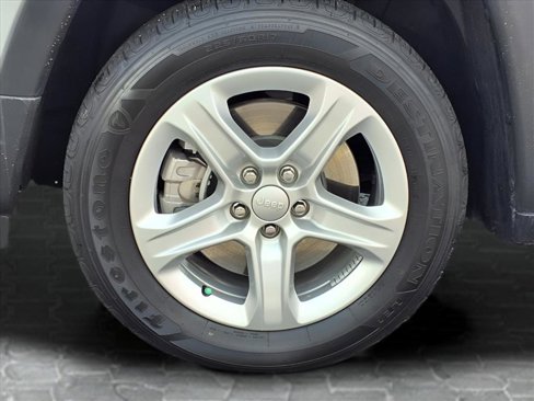 Used 2023 Jeep Compass Sport image 8