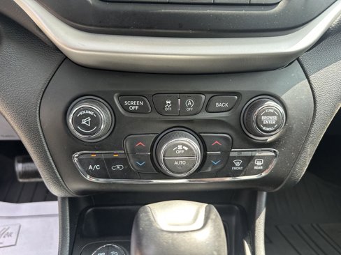 Used 2015 Jeep Cherokee Trailhawk w/ Comfort/Convenience Group image 33