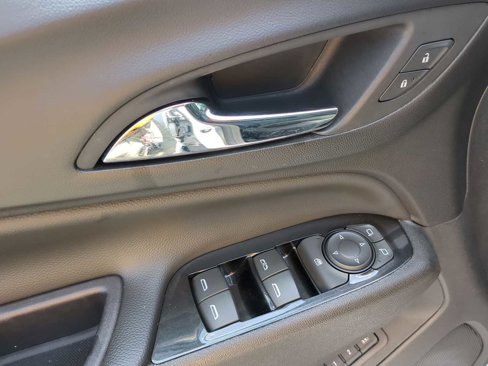 Used 2022 Chevrolet Equinox Premier image 12