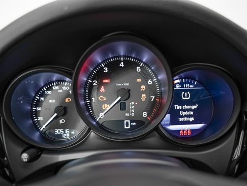 Certified 2023 Porsche Macan image 18