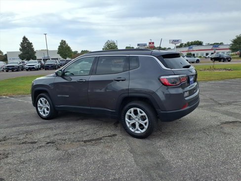 Used 2024 Jeep Compass Latitude image 5