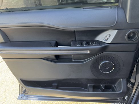 Used 2021 Ford Expedition XLT image 11