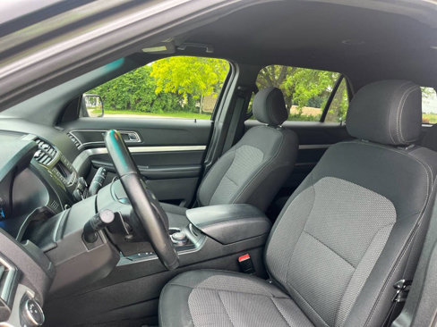 Used 2017 Ford Explorer XLT image 23
