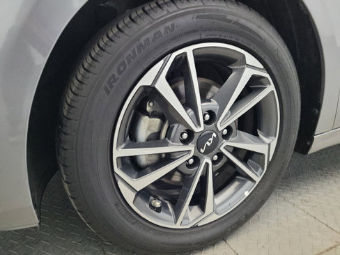 Used 2023 Kia Forte LXS image 31
