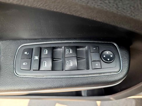 Used 2020 Chrysler 300 Limited image 34