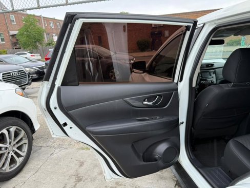 Used 2017 Nissan Rogue S image 21