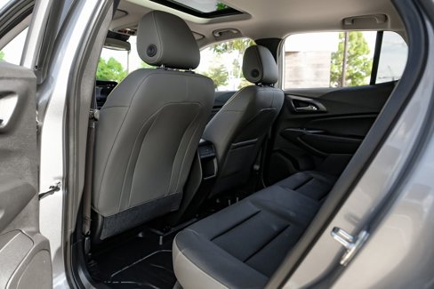 Used 2024 Chevrolet Trax ACTIV w/ Sunroof Package image 37
