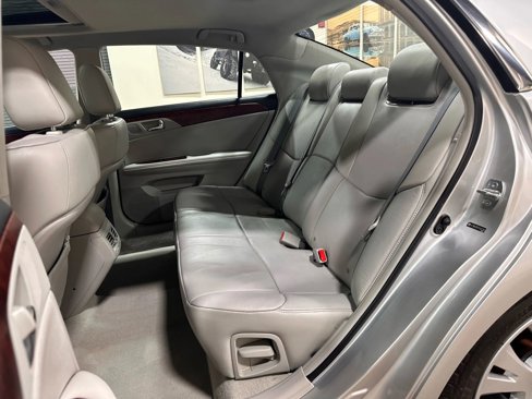 Used 2012 Toyota Avalon Limited image 36
