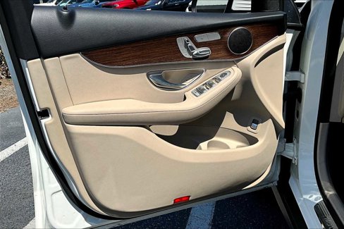 Used 2021 Mercedes-Benz GLC 300 4MATIC image 21