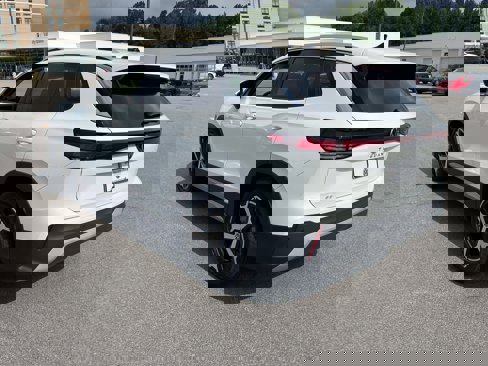 New 2025 Volkswagen Tiguan SE image 5