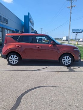 Used 2022 Kia Soul LX image 3
