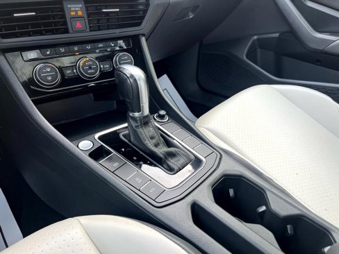 Used 2019 Volkswagen Jetta R-Line image 16