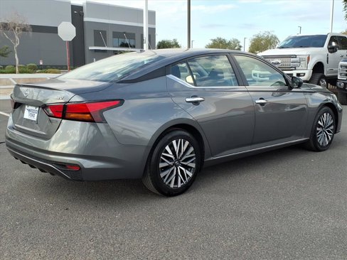 Used 2024 Nissan Altima 2.5 SV image 5